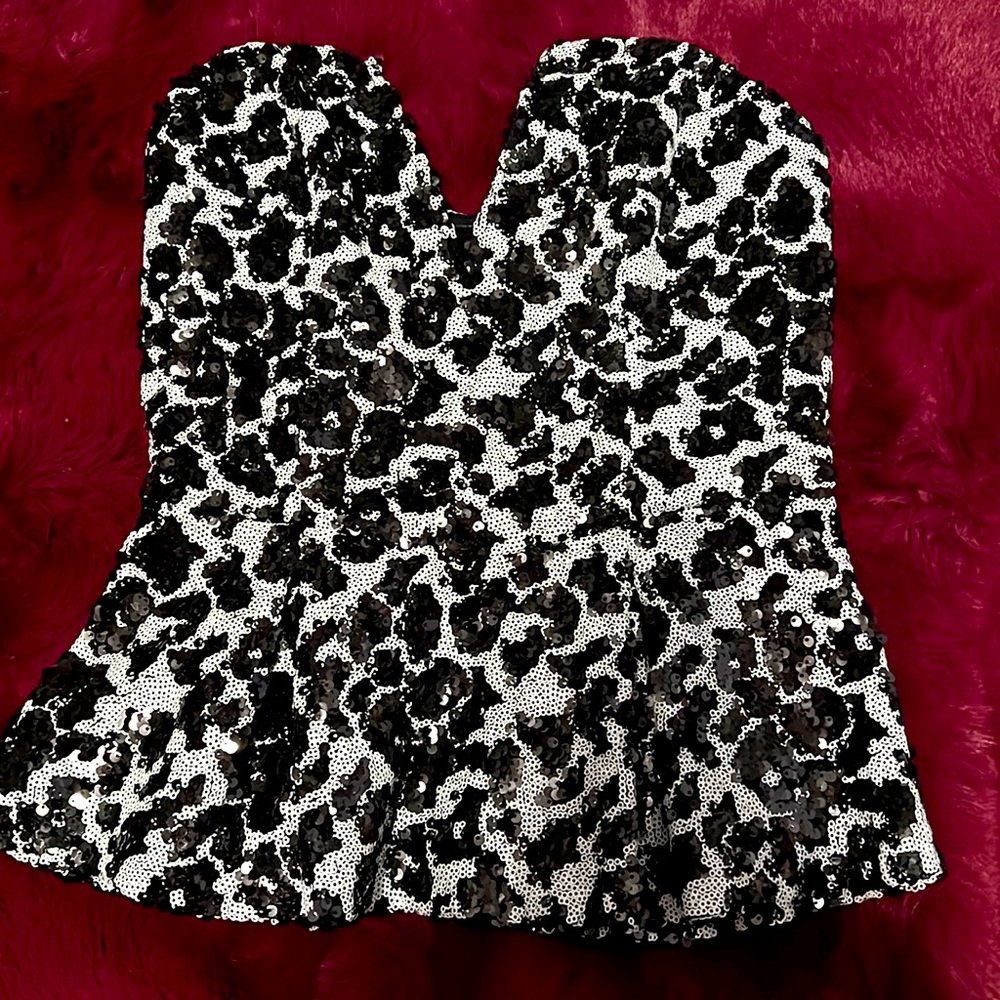 Guess Dalmatian plunge top